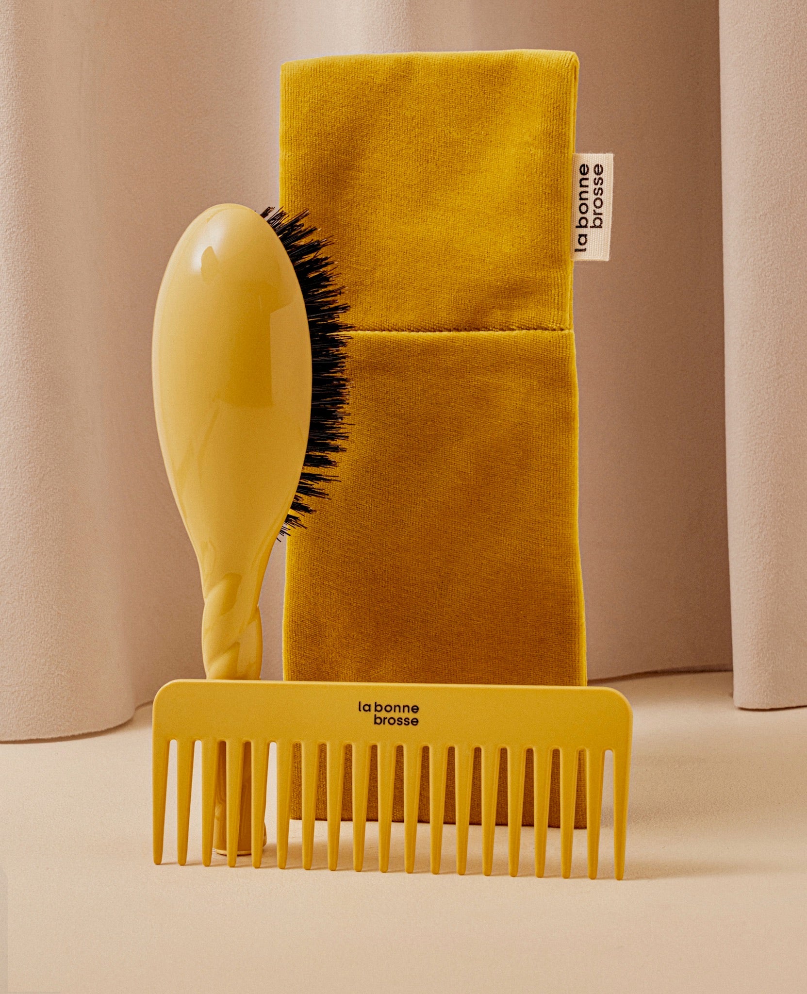 La Pochette "Grande Brosse" Jaune Safran